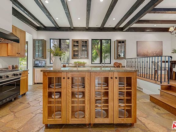 5th image of 4099 Mandeville Canyon Rd