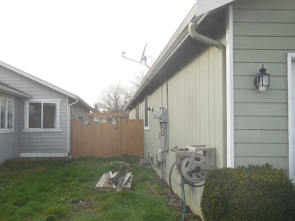 3rd image of 10512 59th Dr NE