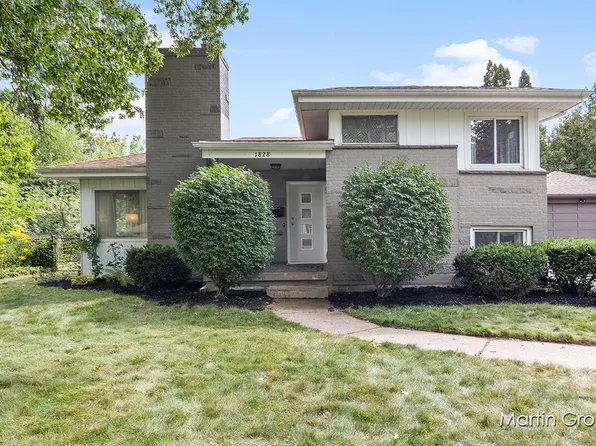 1828 Chipwood Ln NW, Grand Rapids, MI 49504
