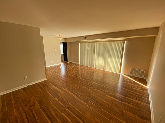4th image of 14-1805 William St #14-D