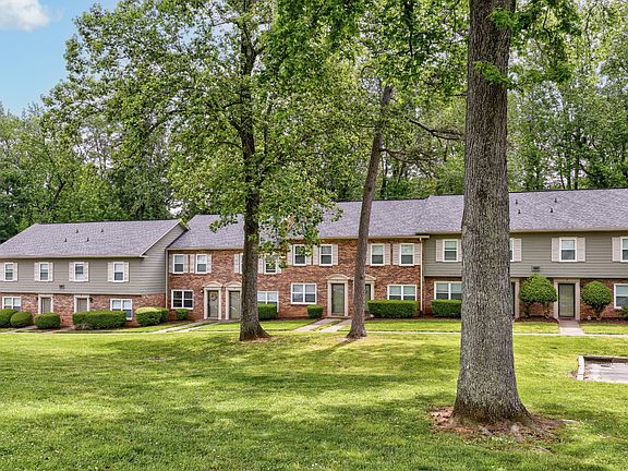 2nd image of 1220 Carriage House Ln #D6cac7f81