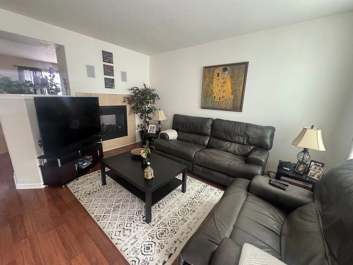 Incredible 2 story townhome plus lower level and garage — Photo 4