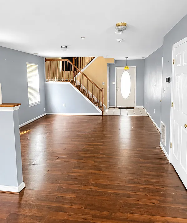 3 bed, 2.5 bath, 1872 sqft, $2,200 — Photo 3