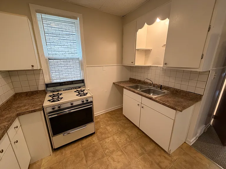271 Grote St #1 — Photo 7