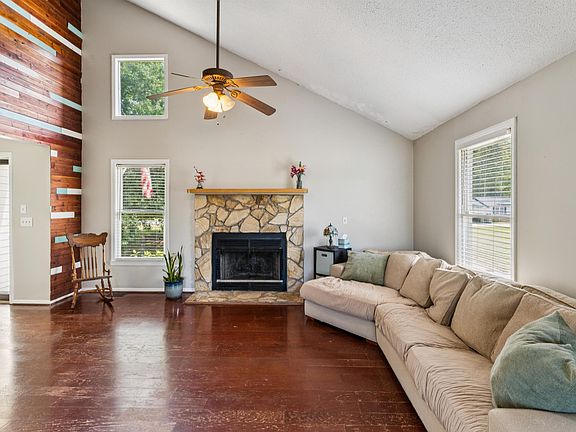 4th image of 713 Jameson Rd