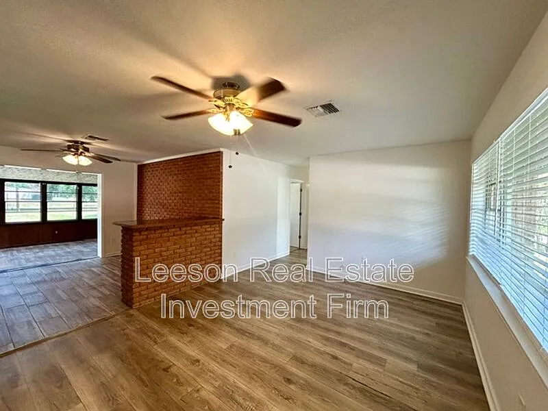 3 bed, 1.5 bath, 1582 sqft, $1,600 — Photo 4