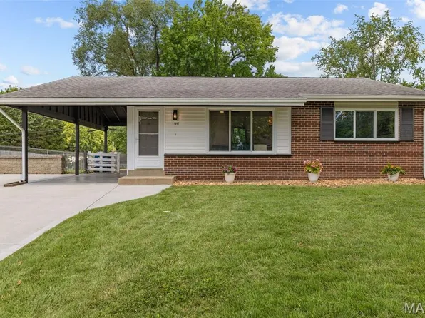 11057 Galaxy Dr, Maryland Heights, MO 63043