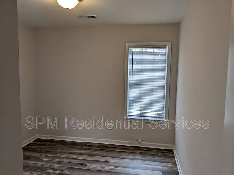 2105 Dexter St — Photo 6
