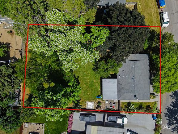 5th image of 446 Perry Dr