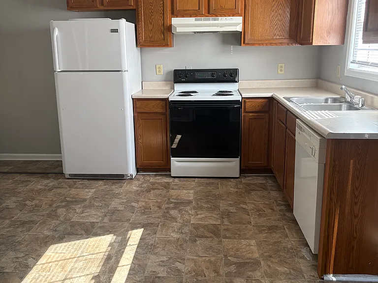1099 Merrick Dr #6 — Photo 6