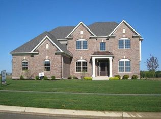 4625 Grandfield Dr, St Charles, IL 60175