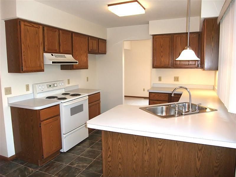 1st image of 475 Bridgeview Dr