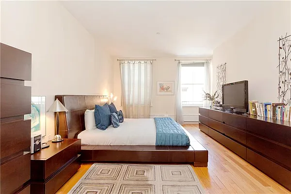 Rented by Douglas Elliman | media 39