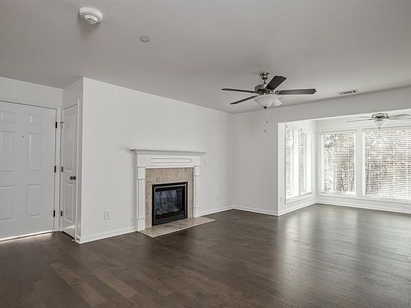 5th image of 1598 Alexandria Ct SE