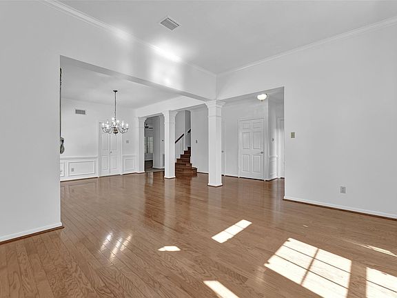 5th image of 3302 Greenwood Glen Dr