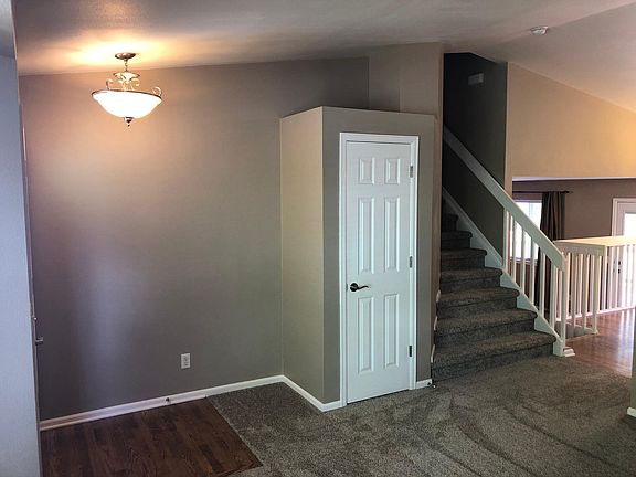 Entry/Living Room