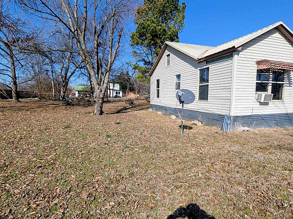 4th image of 205 Hazel St