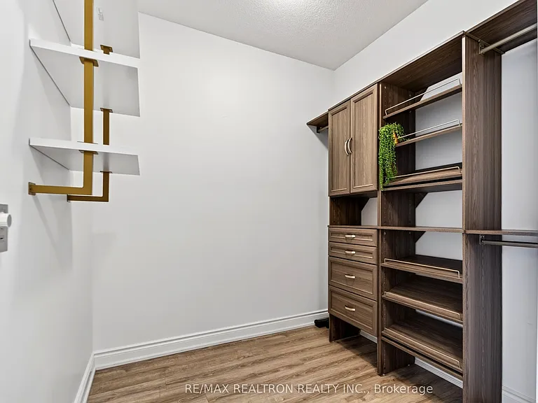 9618 Yonge St #801 — Photo 13