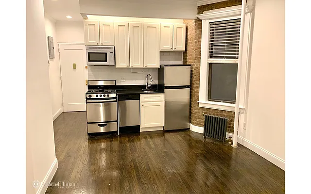 Rented by Douglas Elliman | media 24