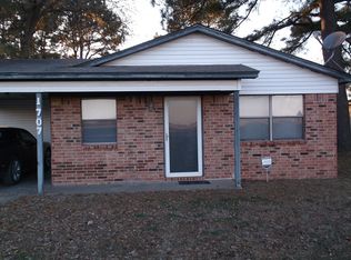 1707 N Maple St, Stuttgart, AR 72160