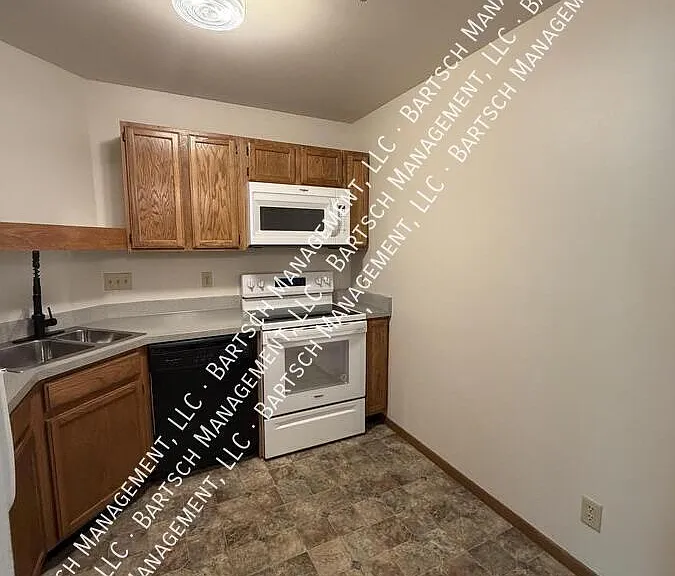 4909 W Edgerton Ave #111 — Photo 8