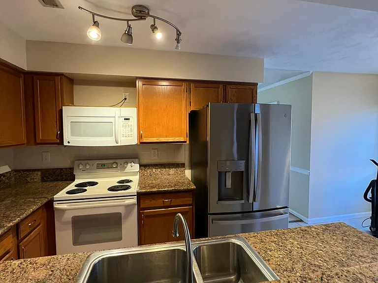 3701 Castlewood Dr — Photo 5