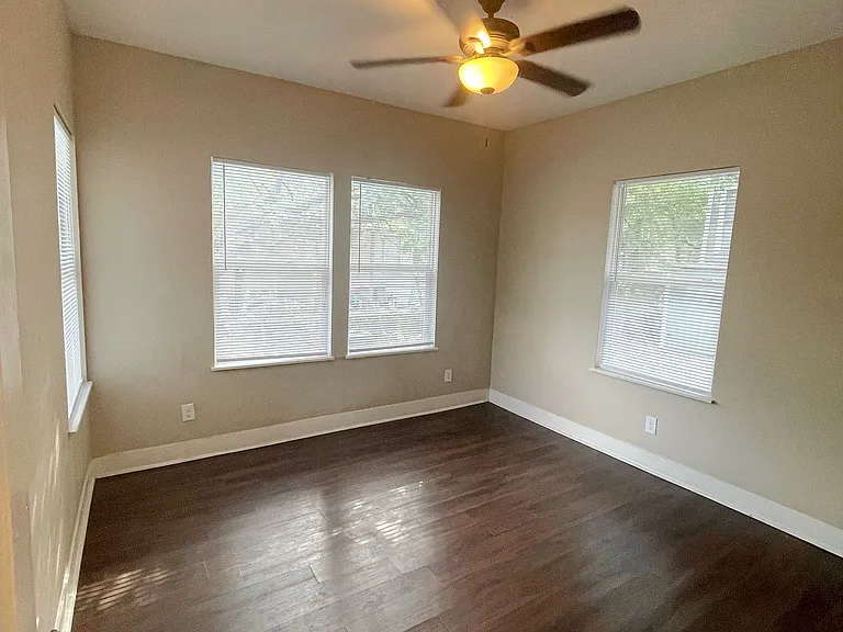 1425 Quintana Rd #1 — Photo 8