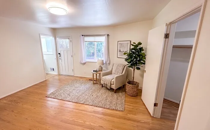 4353 Miranda Ave — Photo 10