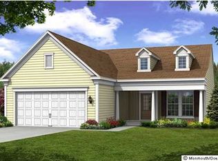 2 E Chatsworth Ln, Farmingdale, NJ 07727