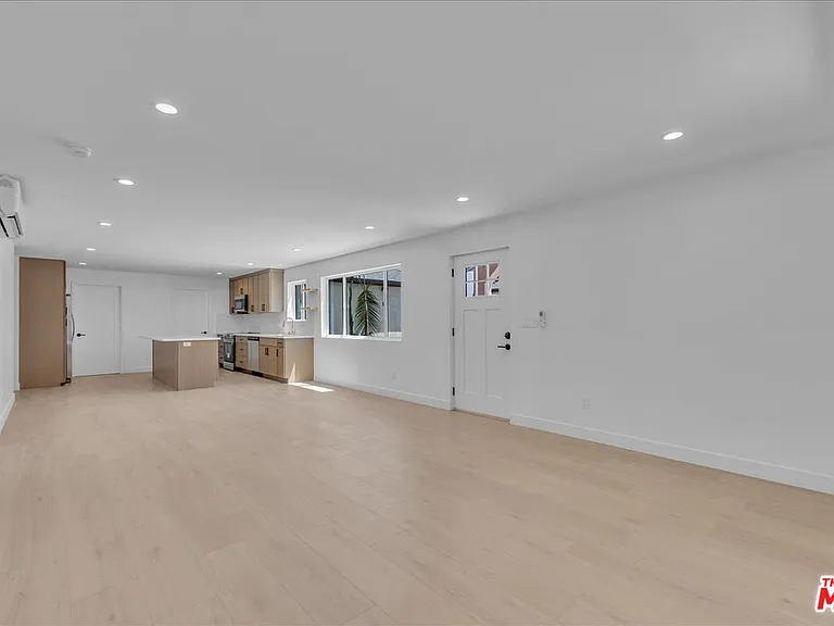 6913 Encino Ave #LOWER — Photo 11