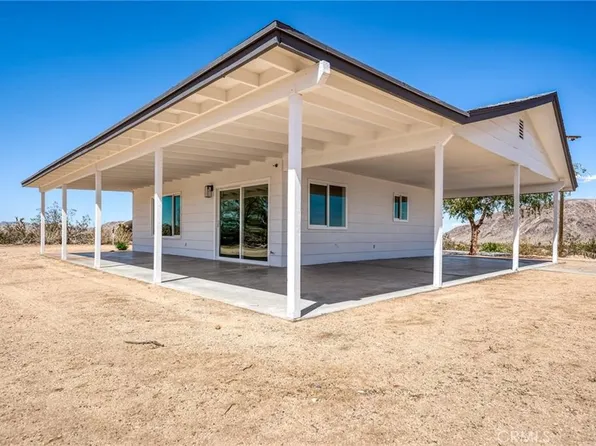 1880 Road Runner Ln, Landers, CA 92285