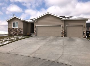 310 Orchard Pl, Hickman, NE 68372