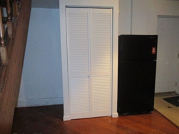 5th image of 1212 S Melville St