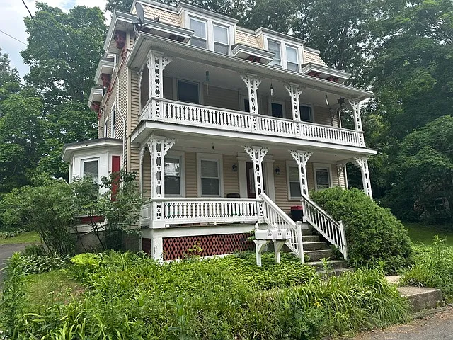 94 Humphrey St #3