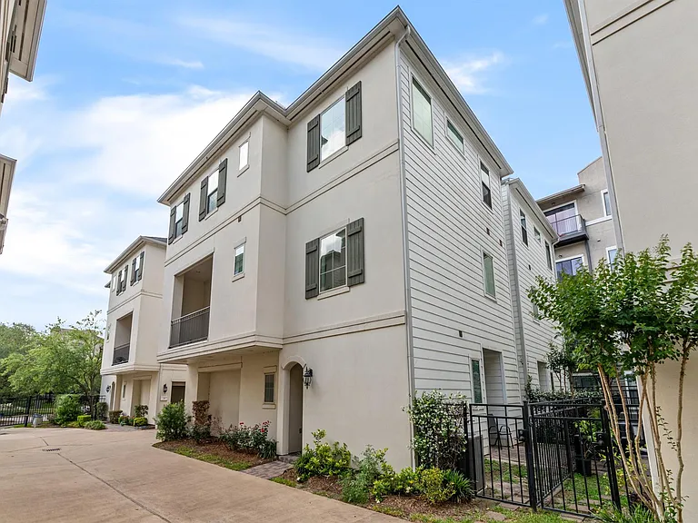 18 Hermann Park Ct — Photo 2