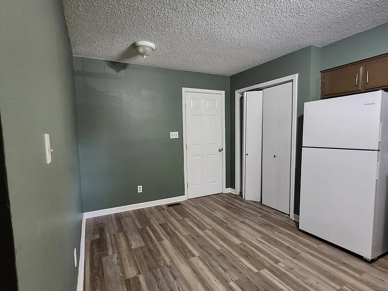 921 6th Ave — Photo 10