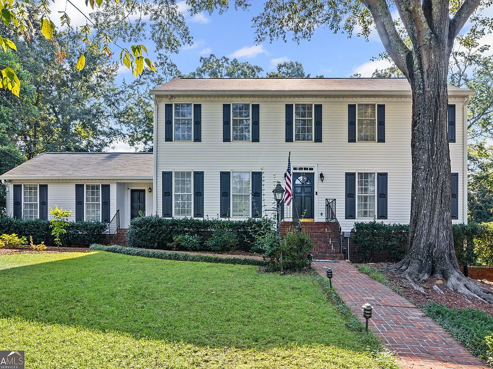 1st image of 21 Fontaine Dr