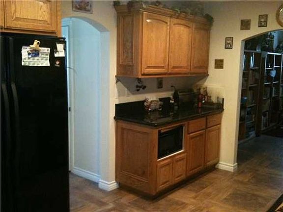 3rd image of 865 Saugerties Ave