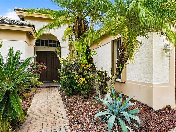 3rd image of 970 Amethyst Drive