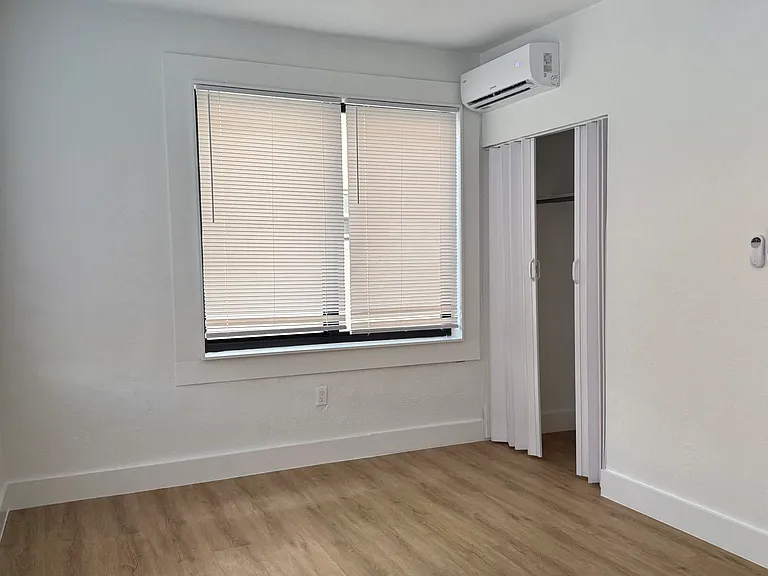 919 SW 6th St #2 — Photo 4