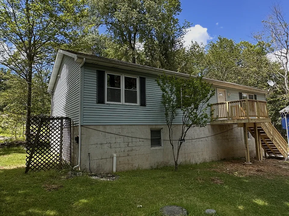 2412 Winding Way