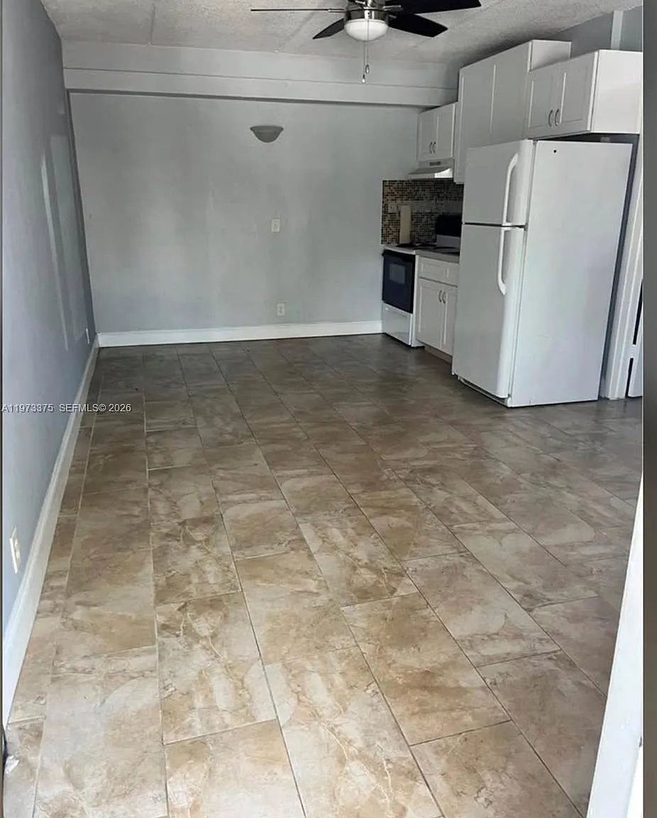 Canal Groves Condo — Photo 2