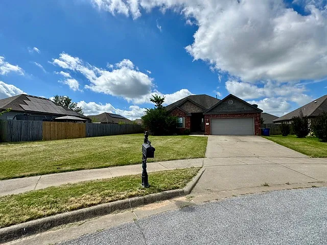 2701 Ledbury Cv — Photo 2