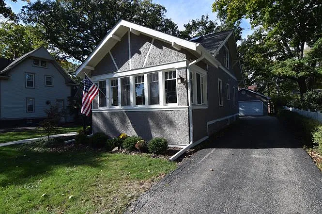 208 N Oak Ave — Photo 3