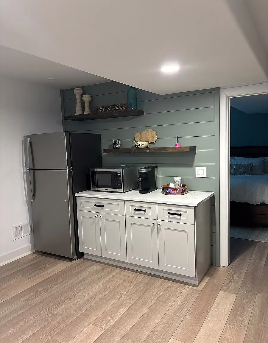 4 bed, 3.5 bath, 3000 sqft, $1,400 — Photo 1