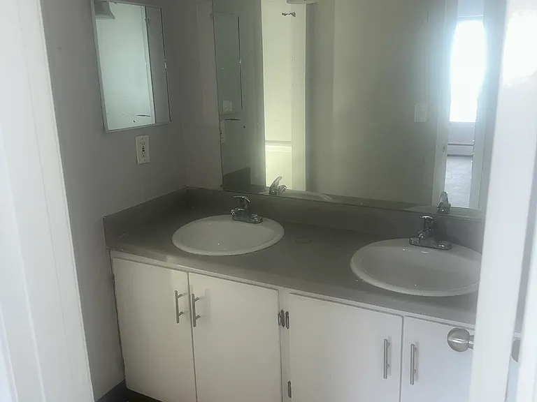 711 Arch St #205 — Photo 11