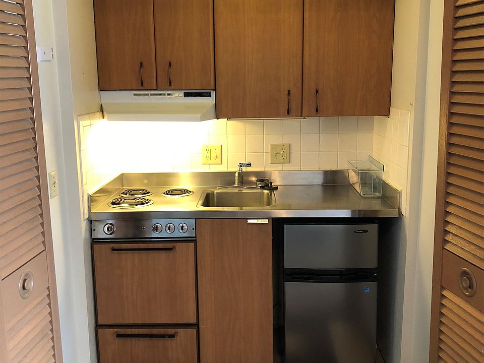 2nd image of 2012 Cedar St APT 9