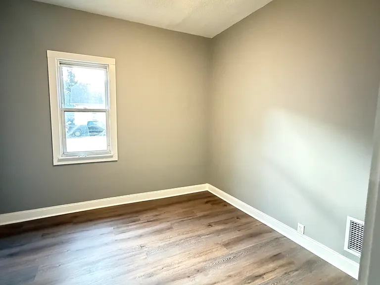250 S Sherman Dr — Photo 8