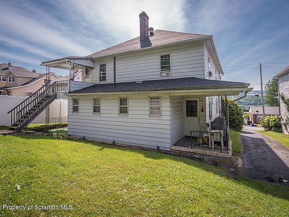 4th image of 855 Throop St