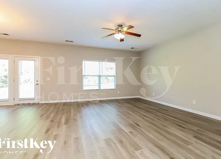 115 Pierre Pl — Photo 4